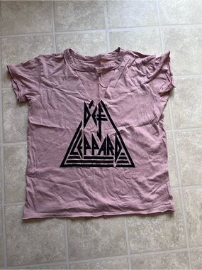 Def Leppard Pink T-shirt Size Small